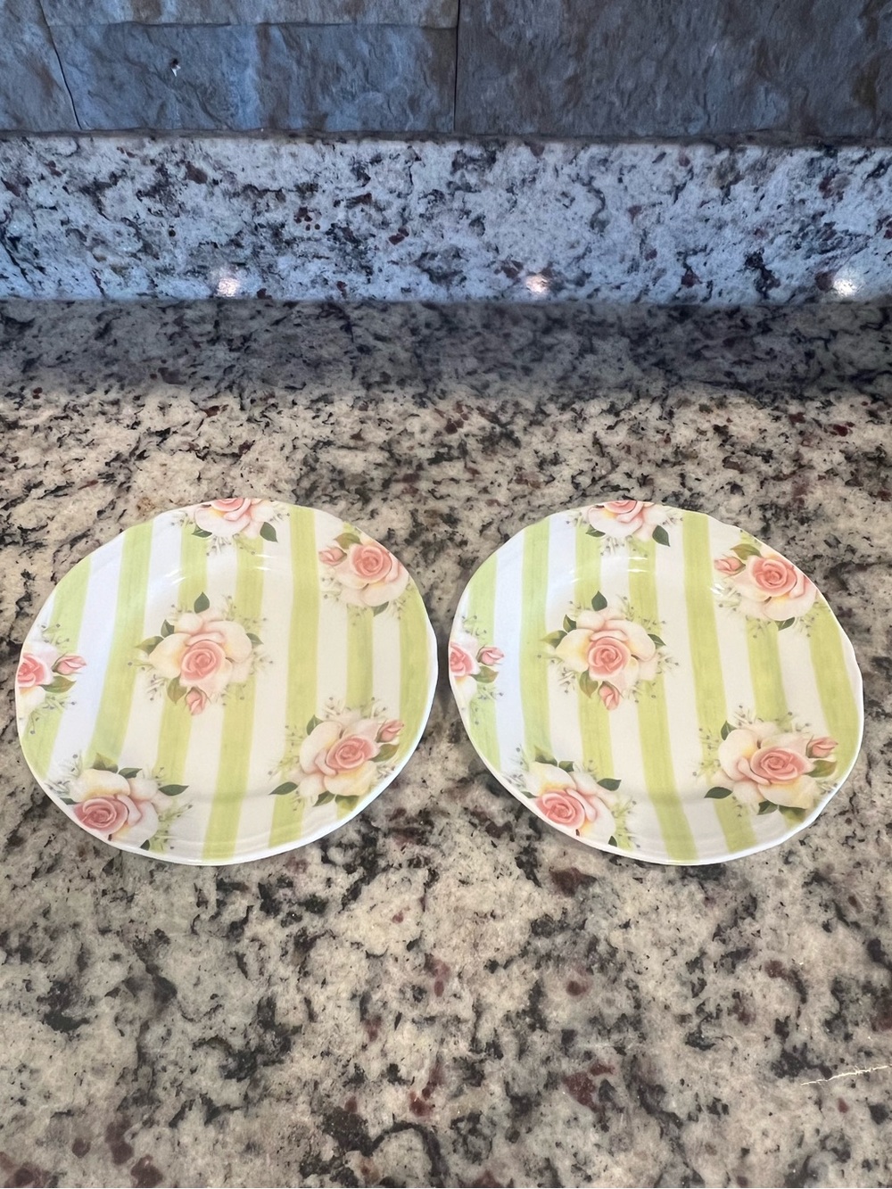 Mackenzie Childs ~ Green Wildflowers
Dessert Plates ~ Set of 2 ~ 7.5"W X 0.75"H